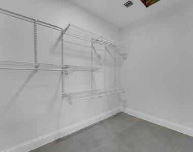 381 Se 15th Avenue - Photo Thumbnail 7