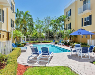 538 Ne 7th Avenue - Photo Thumbnail 1