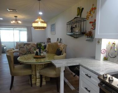 2864 E Crosley Dr Drive E - Photo Thumbnail 3