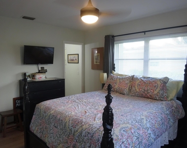2864 E Crosley Dr Drive E - Photo Thumbnail 9