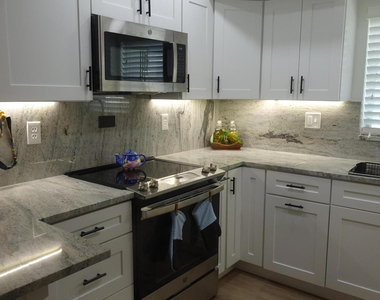 2864 E Crosley Dr Drive E - Photo Thumbnail 2