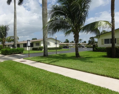 2864 E Crosley Dr Drive E - Photo Thumbnail 19