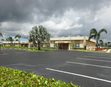 2864 E Crosley Dr Drive E - Photo Thumbnail 14