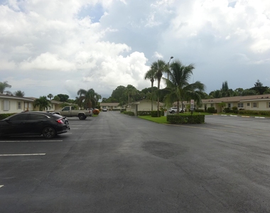 2864 E Crosley Dr Drive E - Photo Thumbnail 12