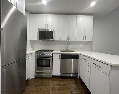 West 22nd Street by 7th Avenue - Photo Thumbnail 3