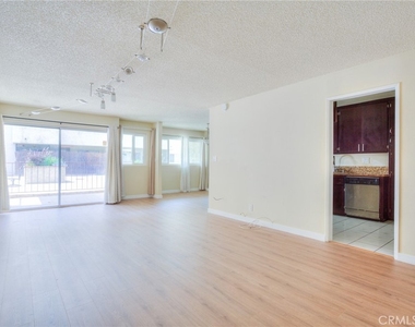 125 S Sierra Madre Blvd - Photo Thumbnail 3
