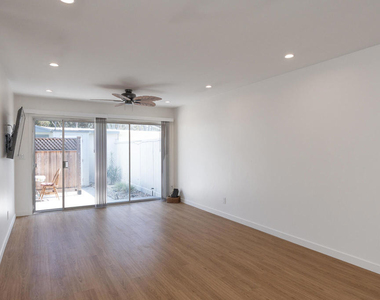 130 E Alta Green - Photo Thumbnail 5