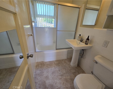 1129 N Clark - Photo Thumbnail 3
