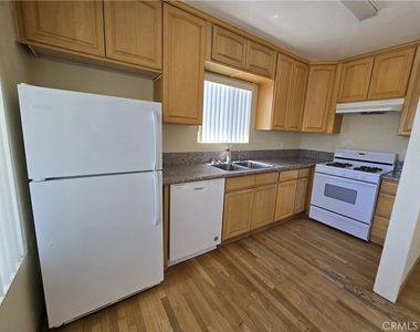 1129 N Clark - Photo Thumbnail 5