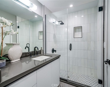 1148 N Detroit - Photo Thumbnail 17