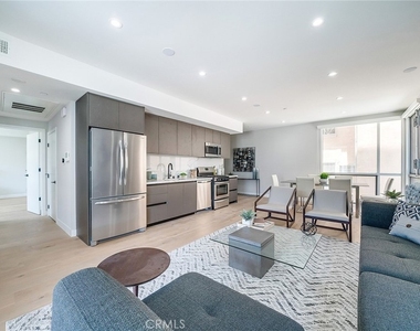 1148 N Detroit - Photo Thumbnail 8