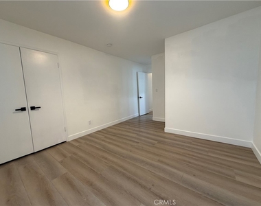 8414 Owensmouth - Photo Thumbnail 6