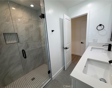 8414 Owensmouth - Photo Thumbnail 9