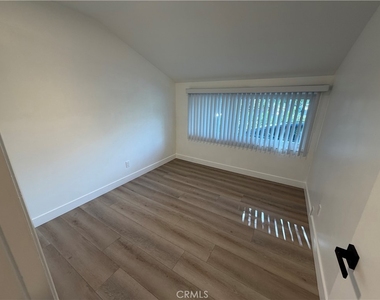 8414 Owensmouth - Photo Thumbnail 16