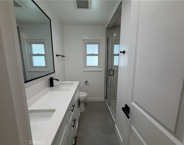 8414 Owensmouth - Photo Thumbnail 12