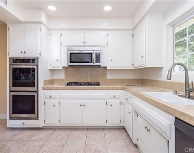 11761 Encino Avenue - Photo Thumbnail 11