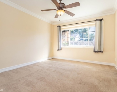 11761 Encino Avenue - Photo Thumbnail 22
