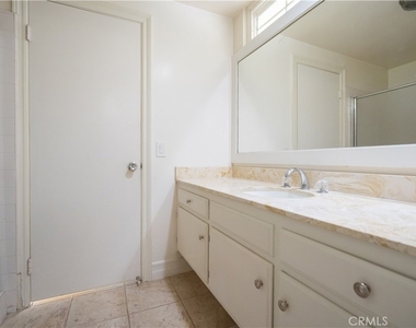 11761 Encino Avenue - Photo Thumbnail 27