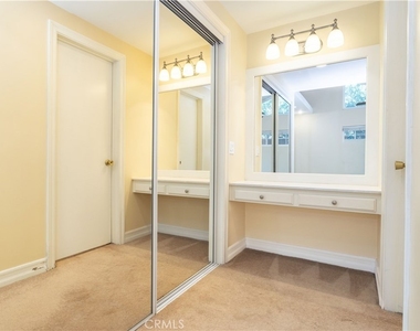 11761 Encino Avenue - Photo Thumbnail 20
