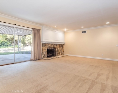 11761 Encino Avenue - Photo Thumbnail 4