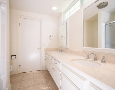 11761 Encino Avenue - Photo Thumbnail 24