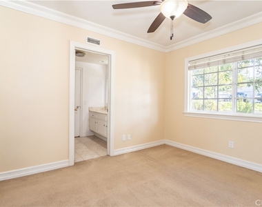 11761 Encino Avenue - Photo Thumbnail 12