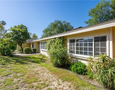 11761 Encino Avenue - Photo Thumbnail 2