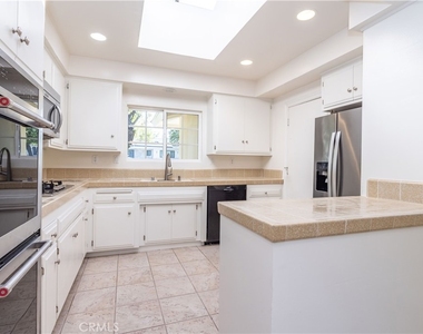11761 Encino Avenue - Photo Thumbnail 9
