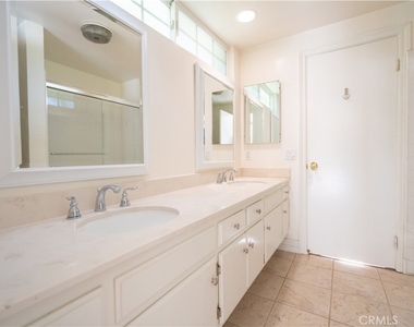 11761 Encino Avenue - Photo Thumbnail 25