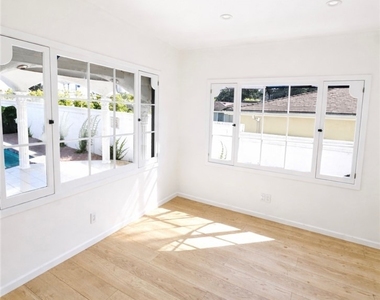 710 Adelaide Place - Photo Thumbnail 18