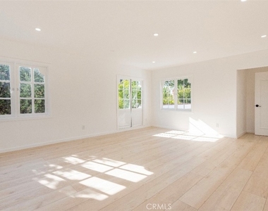 710 Adelaide Place - Photo Thumbnail 22