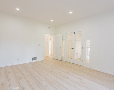 710 Adelaide Place - Photo Thumbnail 16