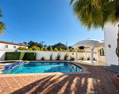710 Adelaide Place - Photo Thumbnail 28