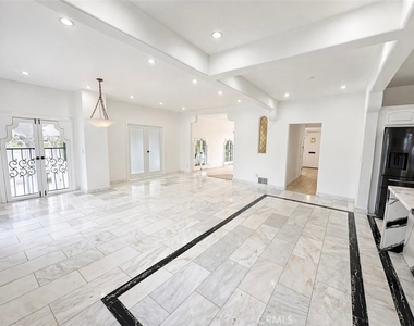 710 Adelaide Place - Photo Thumbnail 10