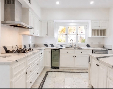 710 Adelaide Place - Photo Thumbnail 14