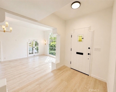710 Adelaide Place - Photo Thumbnail 7