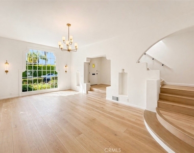 710 Adelaide Place - Photo Thumbnail 4