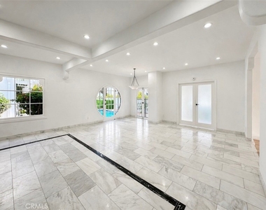 710 Adelaide Place - Photo Thumbnail 13