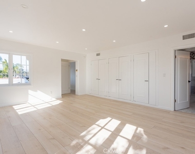 710 Adelaide Place - Photo Thumbnail 23
