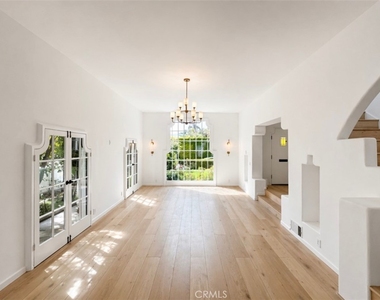710 Adelaide Place - Photo Thumbnail 3
