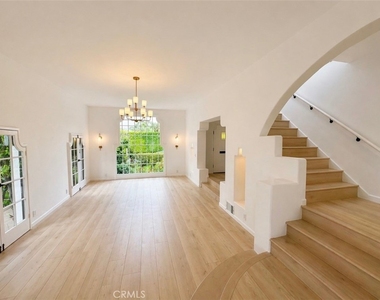 710 Adelaide Place - Photo Thumbnail 5