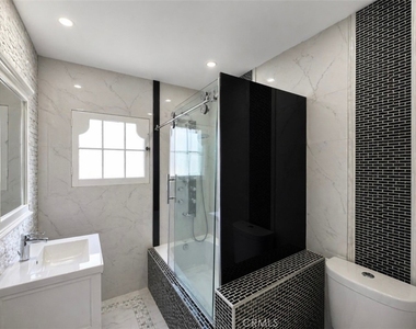 710 Adelaide Place - Photo Thumbnail 27