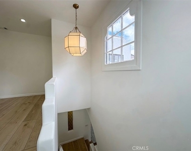 710 Adelaide Place - Photo Thumbnail 20