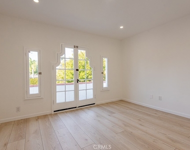 710 Adelaide Place - Photo Thumbnail 25
