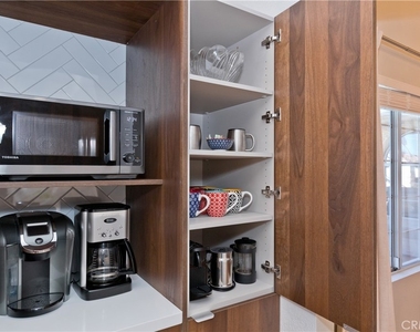 505 S Farrell Drive - Photo Thumbnail 6