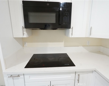 448 W 41st Place - Photo Thumbnail 16