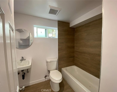 448 W 41st Place - Photo Thumbnail 29