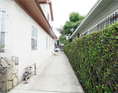 448 W 41st Place - Photo Thumbnail 6