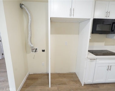 448 W 41st Place - Photo Thumbnail 5