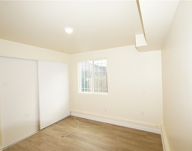 448 W 41st Place - Photo Thumbnail 19